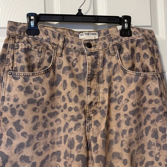 NWOT WE THE FREE Free People Good Luck Mid Ruse Barrel Jeans leopard animal 31 - Picture 5 of 10